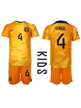 Otroški Nogometna dresi replika Nizozemska Virgil van Dijk #4 Domači SP 2022 Kratek rokav (+ hlače)